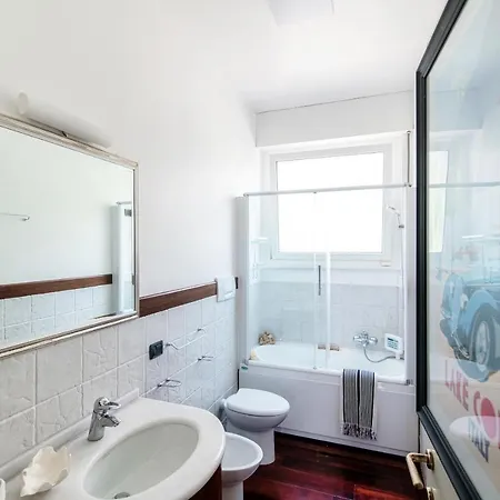 Now - By My In 아파트 코모